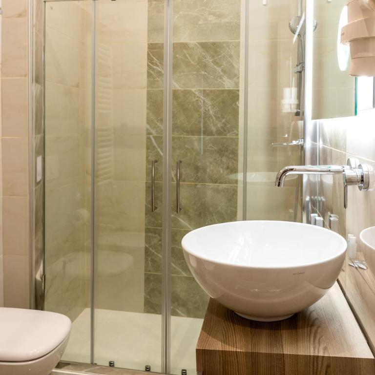 Hotel Victoria - Standard Double Room - 9