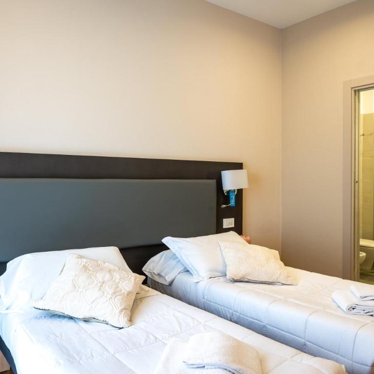 Hotel Victoria - Twin Room - 10