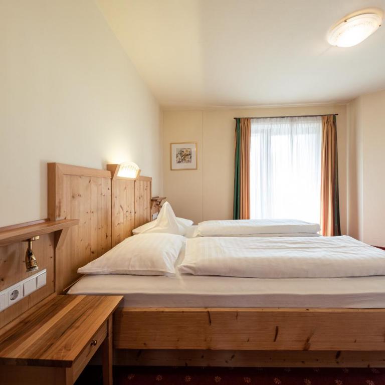Hotel Seerast - Camera Matrimoniale con Balcone e Vista Montagna - 1