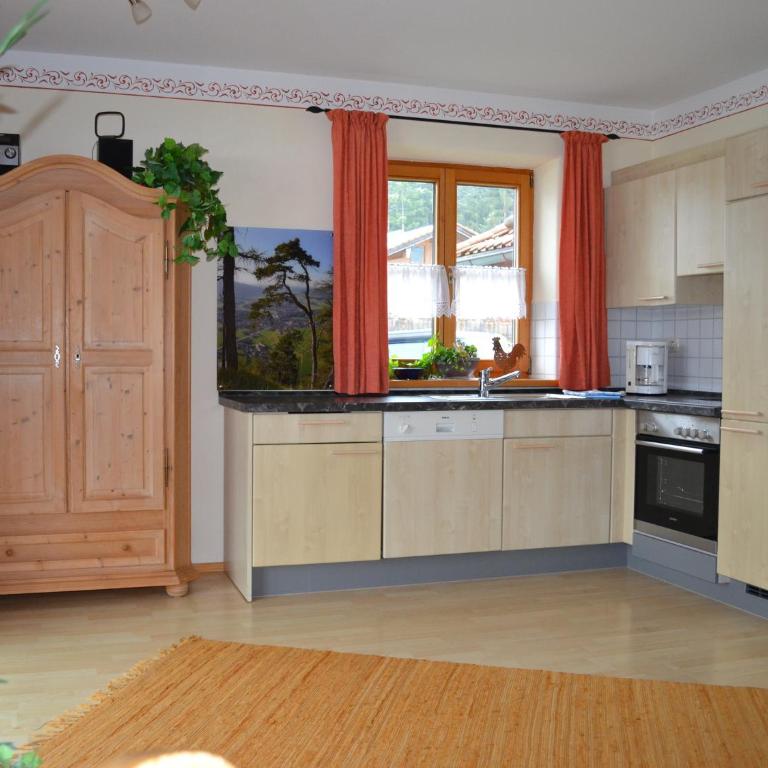 Haus Jung - Chiemgau Karte - Apartment mit Terrasse - 1