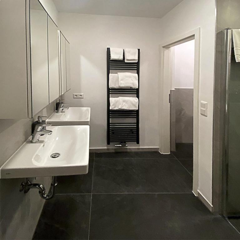 Nurban Apartments Oldtown - Supreme Apartment mit 2 Schlafzimmern, Wohnzimmer und Terrasse - 4