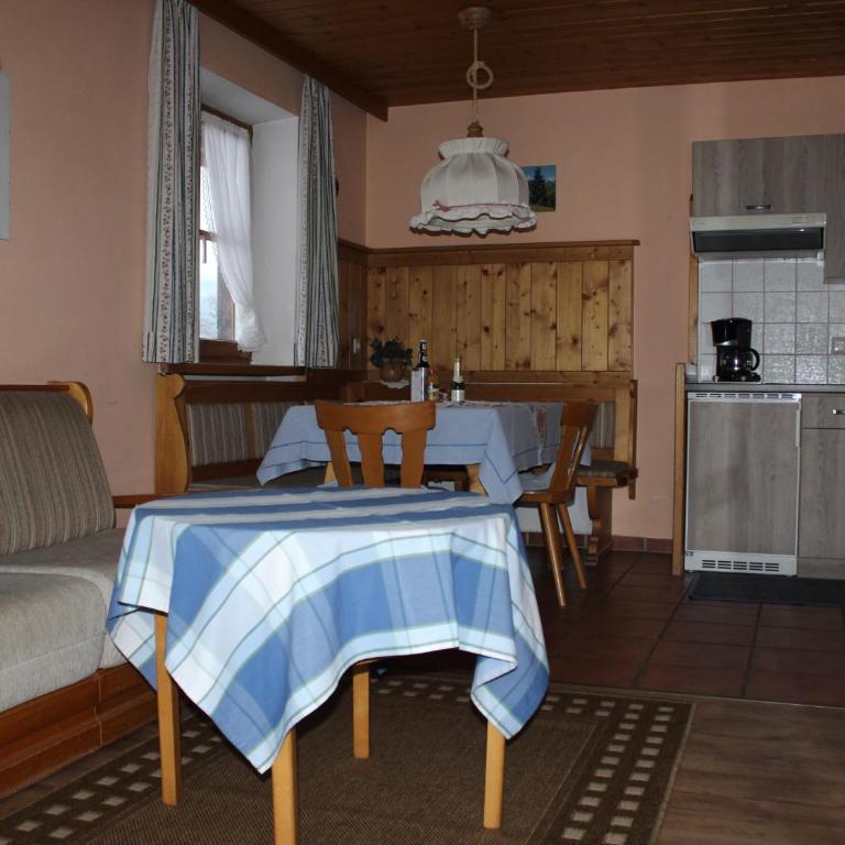 Gästehaus Kress - Chiemgau Karte - Apartment mit Gartenblick - 1