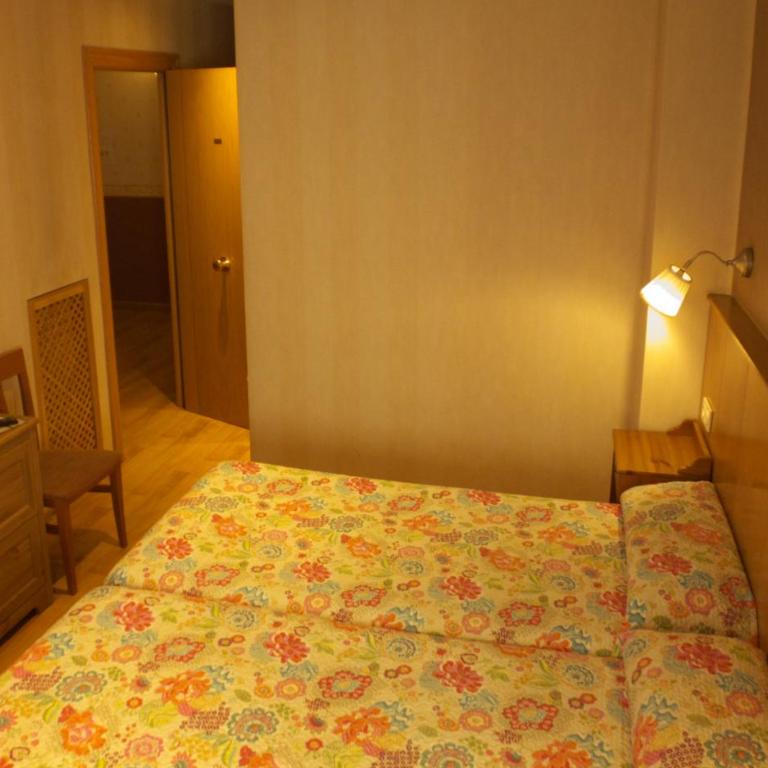 Hostal Orejas - Habitación Doble con baño compartido - 1 o 2 camas - 1