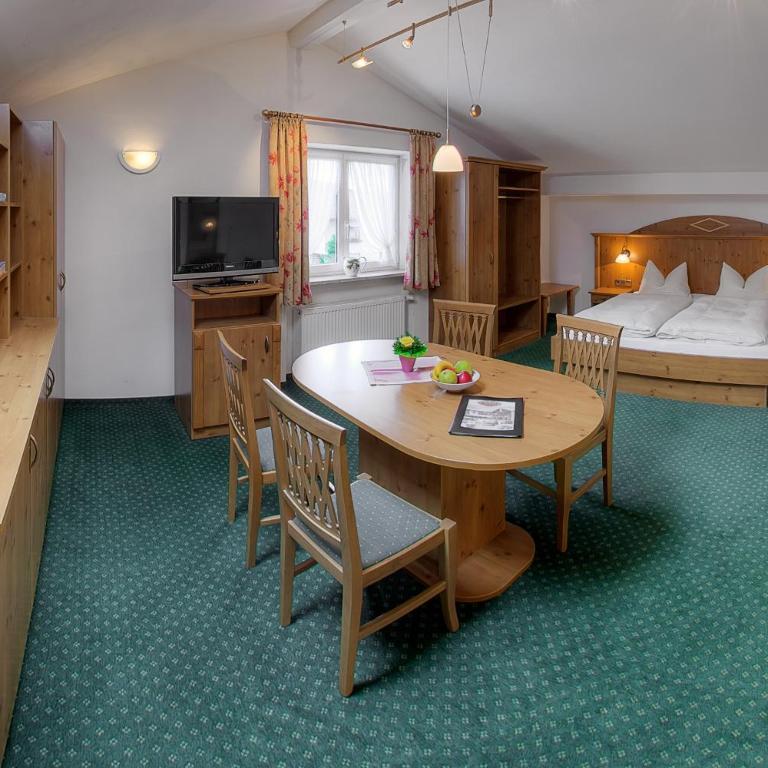 Gasthof-Metzgerei Hirschbichler - Chiemgau Karte - Apartment - 4