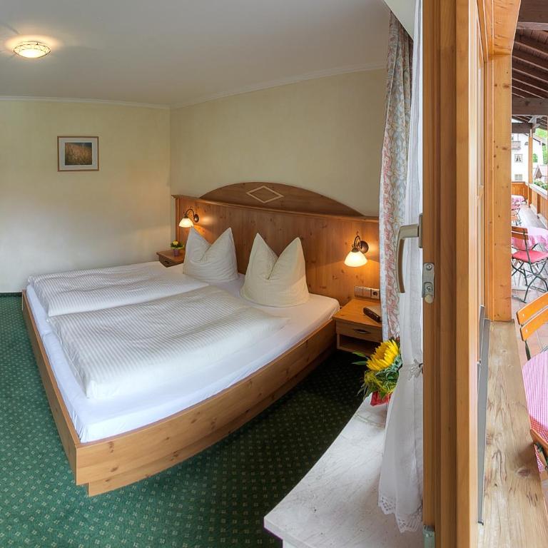 Gasthof-Metzgerei Hirschbichler - Chiemgau Karte - Doppelzimmer mit Balkon - 1