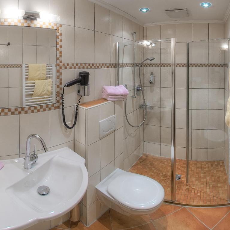 Gasthof-Metzgerei Hirschbichler - Chiemgau Karte - Doppelzimmer mit Balkon - 3