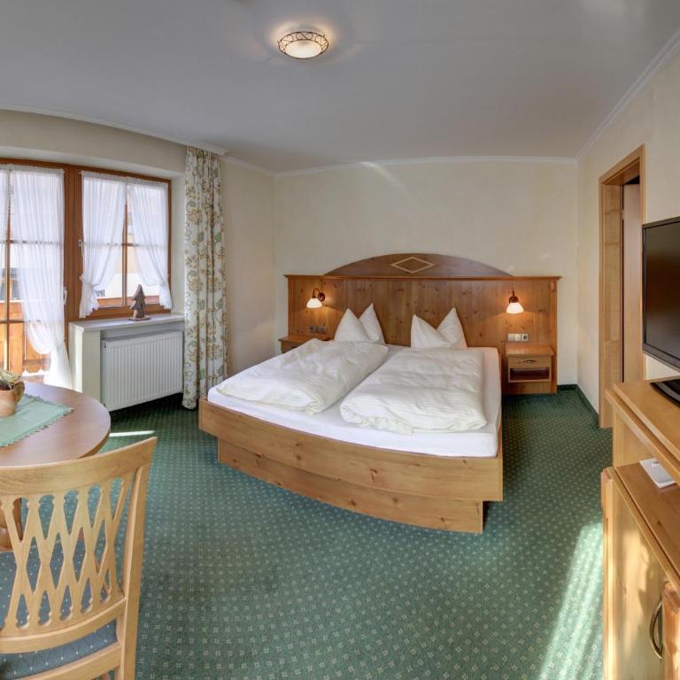 Gasthof-Metzgerei Hirschbichler - Chiemgau Karte - Basic Dreibettzimmer - 4