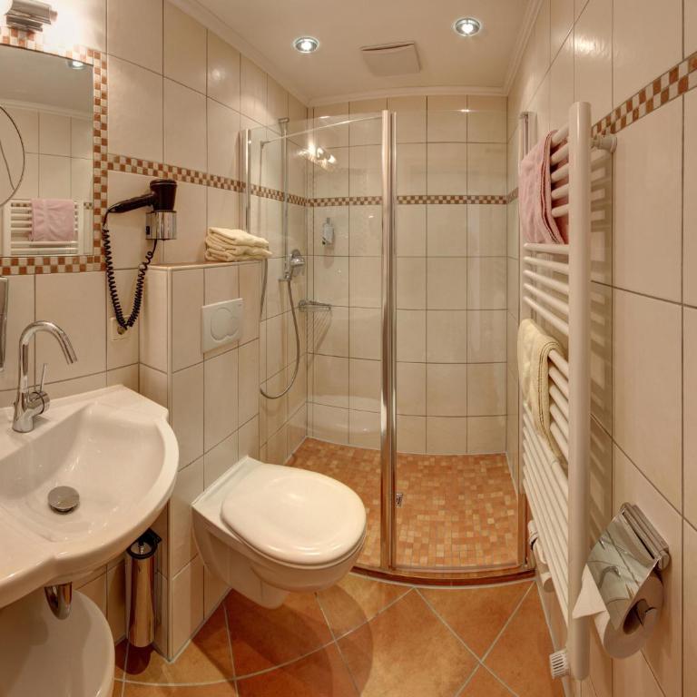Gasthof-Metzgerei Hirschbichler - Chiemgau Karte - Basic Dreibettzimmer - 3