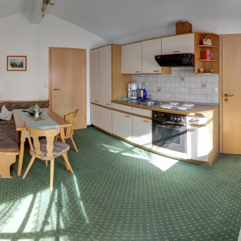 Gasthof-Metzgerei Hirschbichler - Chiemgau Karte - Apartment mit Balkon - 3