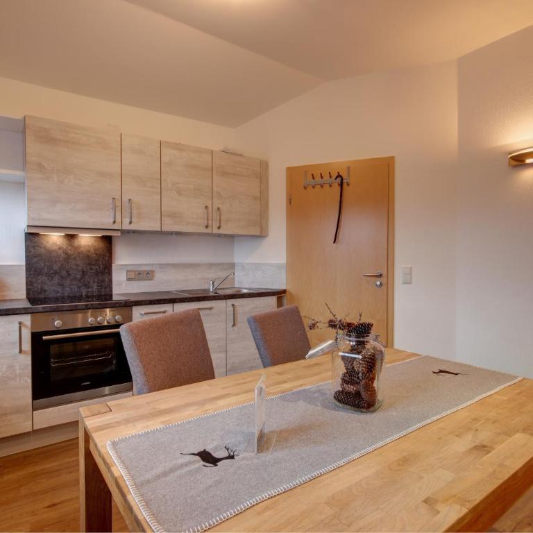 Gasthof-Metzgerei Hirschbichler - Chiemgau Karte - Apartment mit Dusche - 4