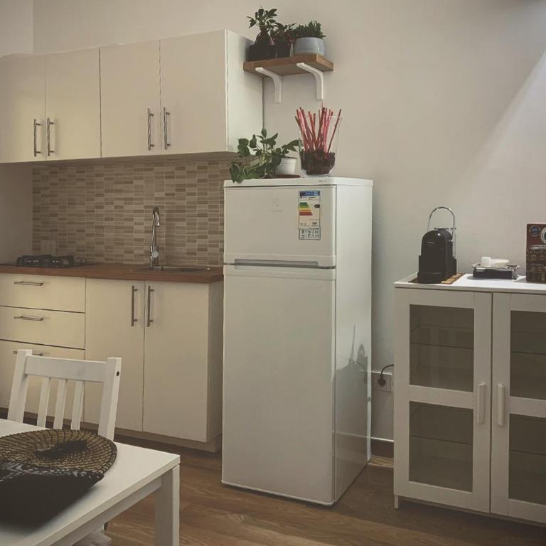 Satyria Apartments - Deluxe Double Studio - 4