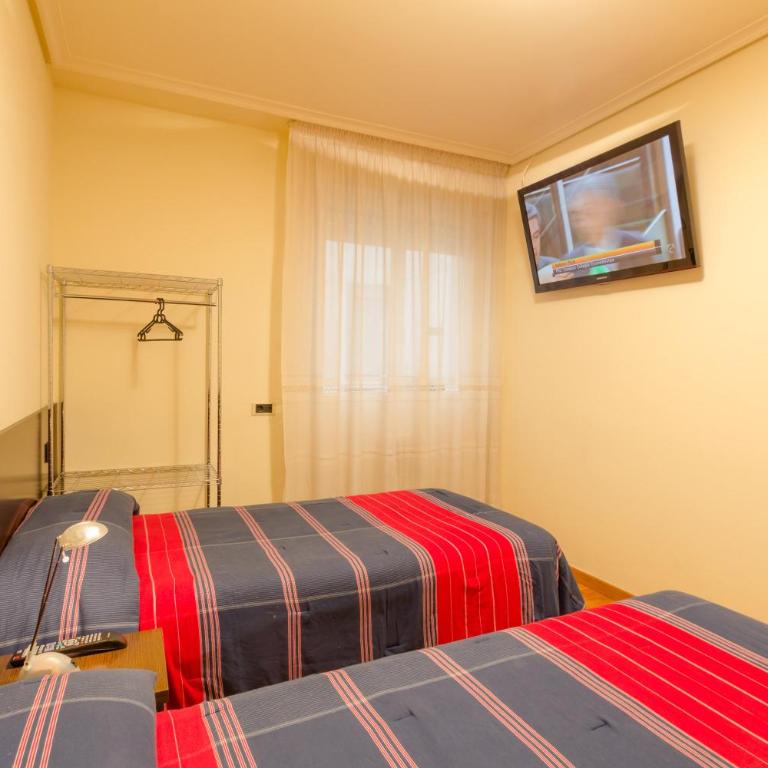 Pension Logroño - Habitación Doble con baño compartido - 2 camas - 6