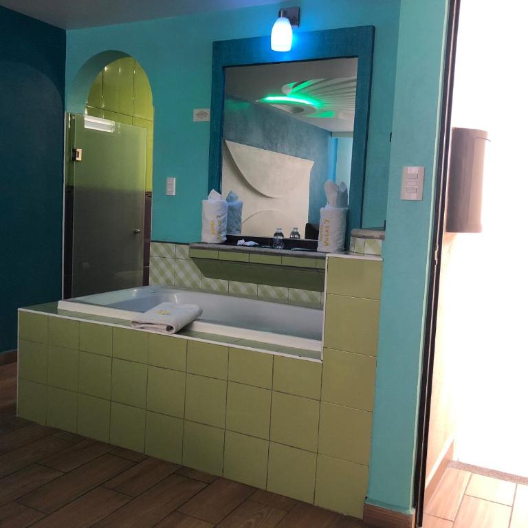 Hotel & Villas 7 - Queen Room with Spa Bath - 7
