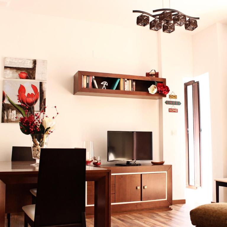 Apartamentos Casa de la Lonja - Two-Bedroom Apartment with Balcony.C/ San Jerónimo 2 - 13