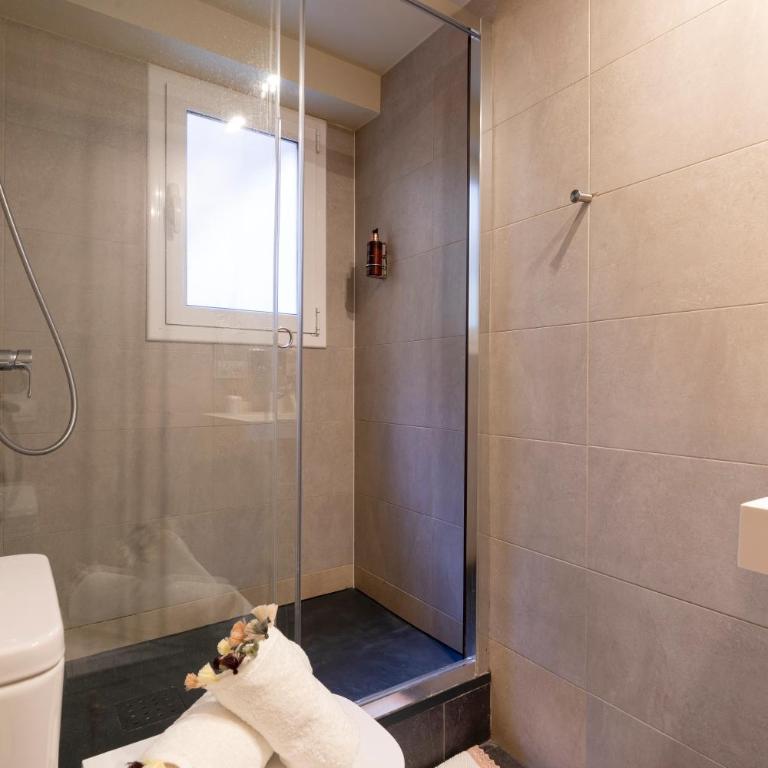 Chic Apartments Barcelona - Apartment with Balcony - 4