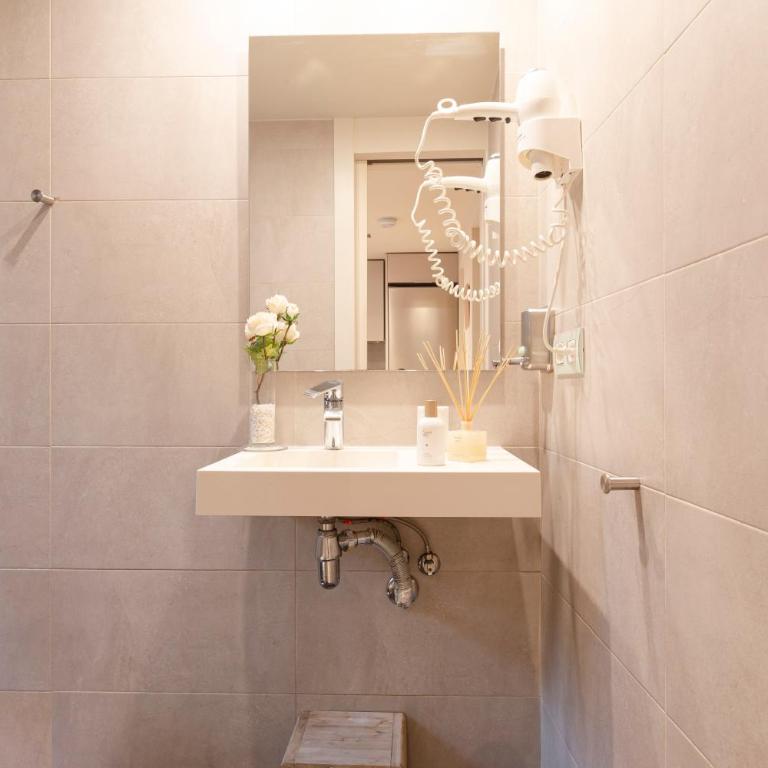 Chic Apartments Barcelona - One-Bedroom Apartment - 21