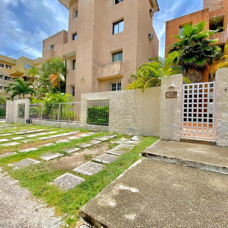 Apartamento amplio en zona ideal a 5min de WALLMART - Apartamento de 3 dormitorios - 2