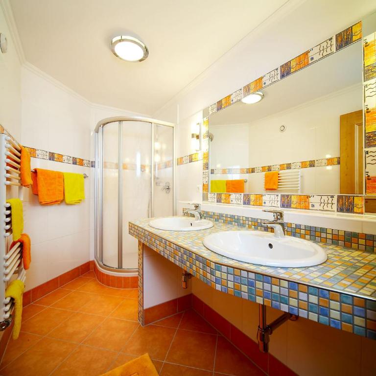 Biohotel Castello Königsleiten - Ferienwohnung mit 1 Schlafzimmer, Balkon und Bergblick - 4