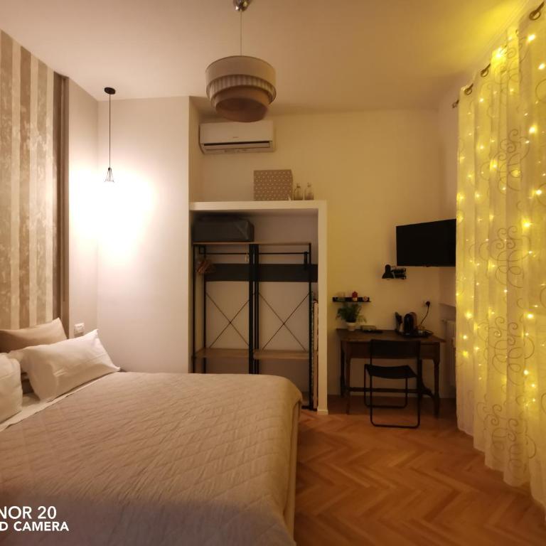 PARMA EXPRESS Traveller's Lodging front Station FS covered PARKING - Deluxe Apartment - 12