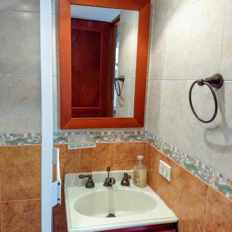 Bueno, Bonito, Barato y cerca a El Poblado - Apartamento de 2 dormitorios - 11