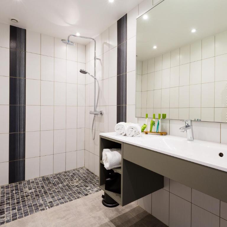 Hôtel Hélios - Chambre Double Deluxe - Vue sur Ville - 6