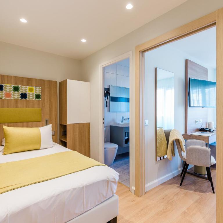 Hôtel Hélios - Chambre Triple Supérieure - 3
