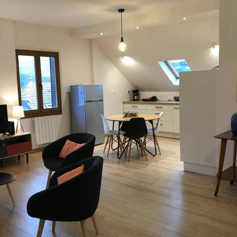 LE COTEAU - centre ville, jardin & parking! - Two-Bedroom Apartment - 1
