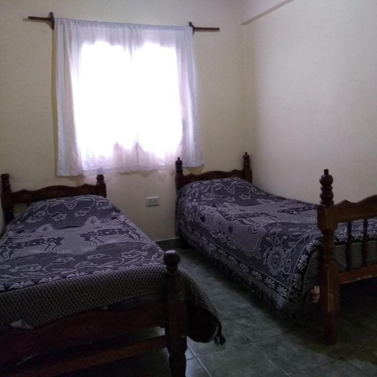 Hospedaje Ale - Habitación Doble con baño compartido - 1 o 2 camas - 3