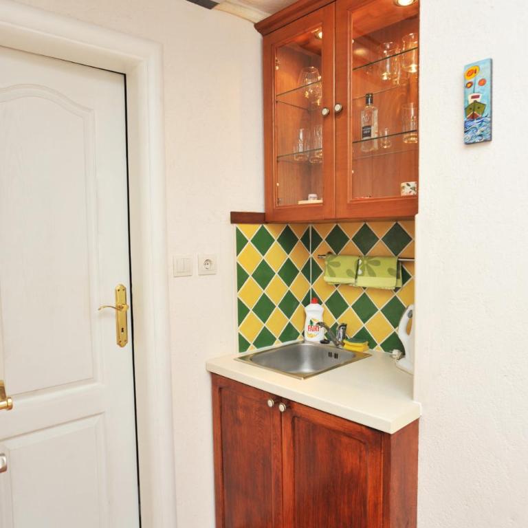 Apartments Jelena Skver - Studio with Terrace - 2