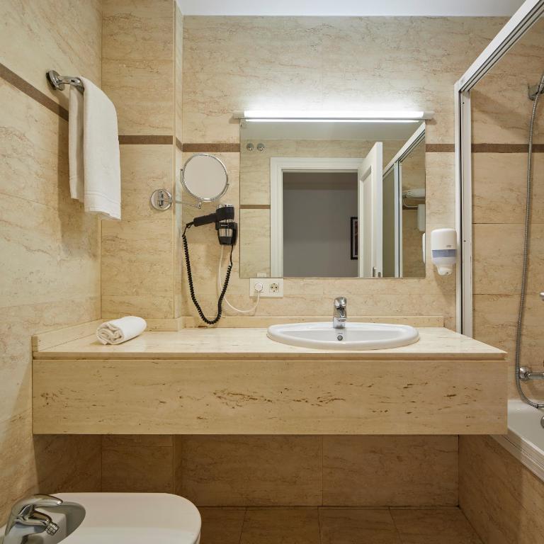 Hostal Arriazu - Habitación Doble Superior - 1 o 2 camas - 3