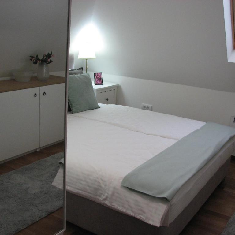 B&S Apartments - One-Bedroom Apartment - 16