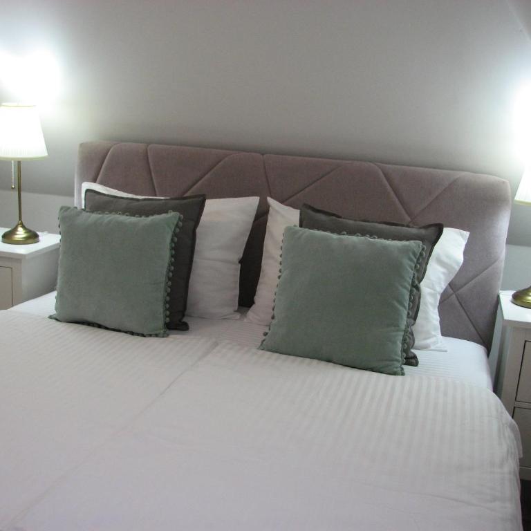 B&S Apartments - One-Bedroom Apartment - 18
