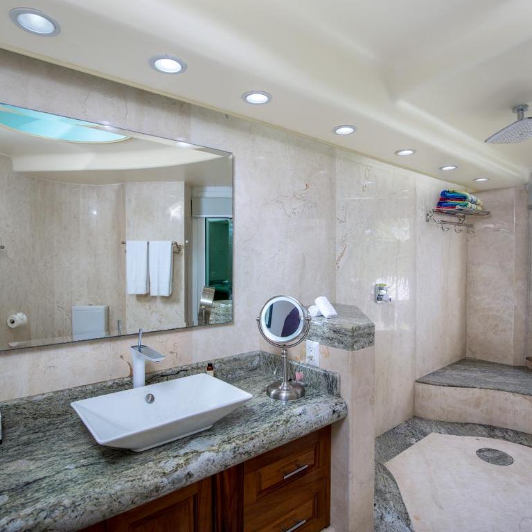 Fully Staffed, Beach frontage Luxury Villa - Villa - 47
