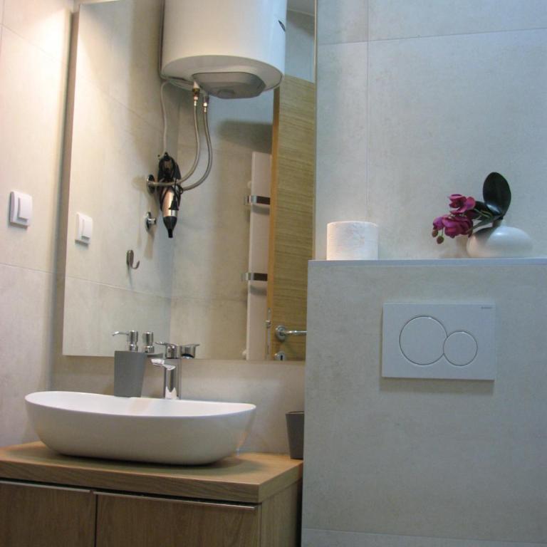 B&S Apartments - One-Bedroom Apartment - 7