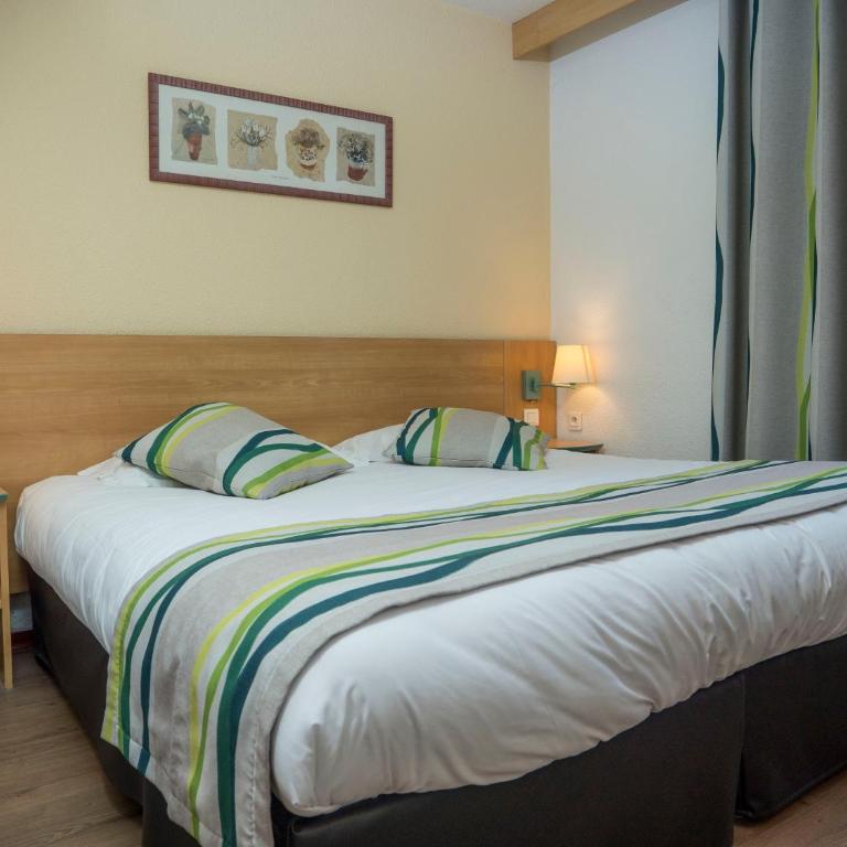 Logis Hotel Uzès Pont du Gard - Chambre Lit King-Size Standard - 2