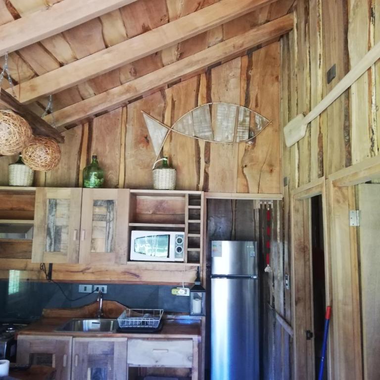 Cabana rustica 2 maravillosa,con troncos nativos, con orilla de Rio Trancura - Casa - 24