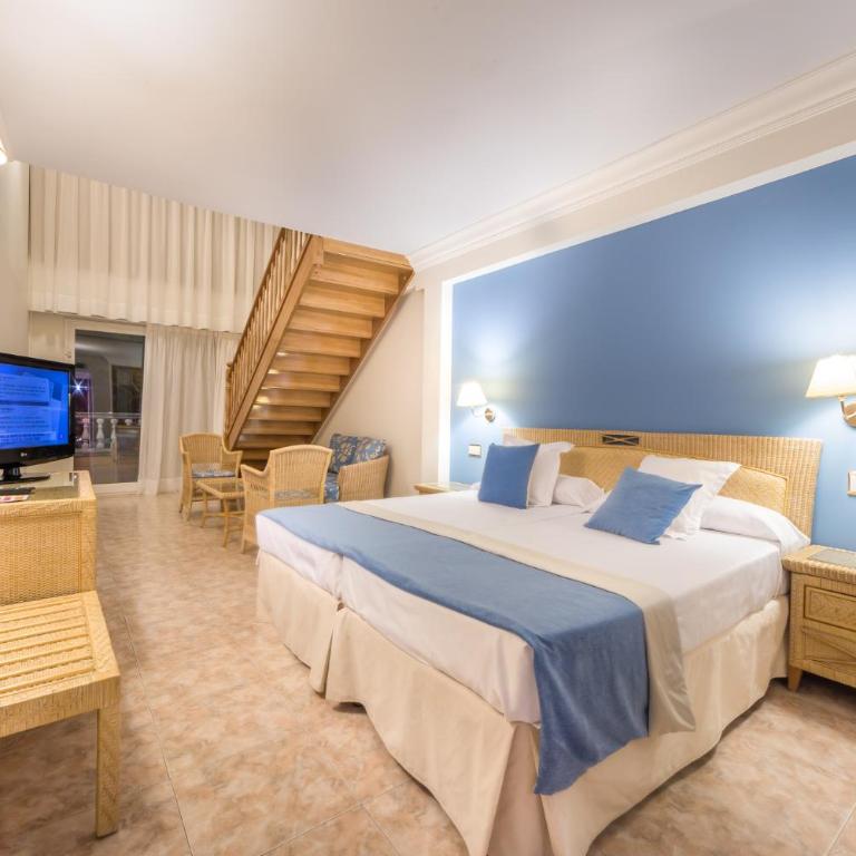 Palas Pineda - Family Room - 4
