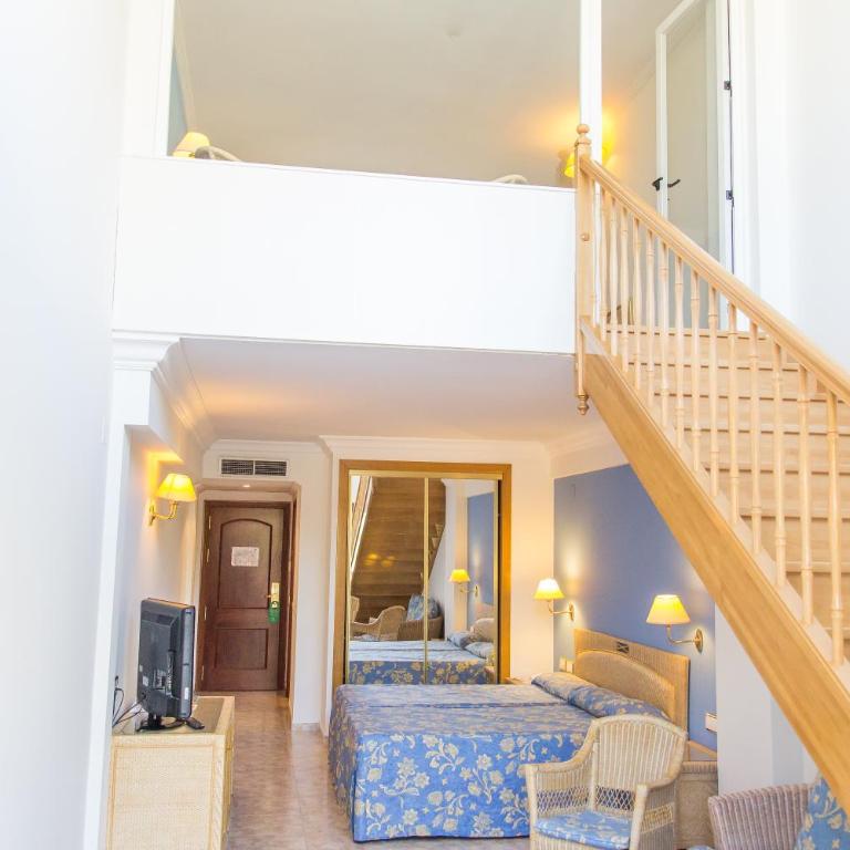 Palas Pineda - Family Room - 5