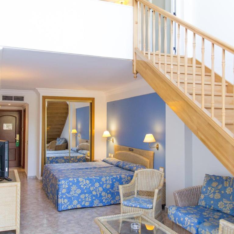 Palas Pineda - Family Room - 6