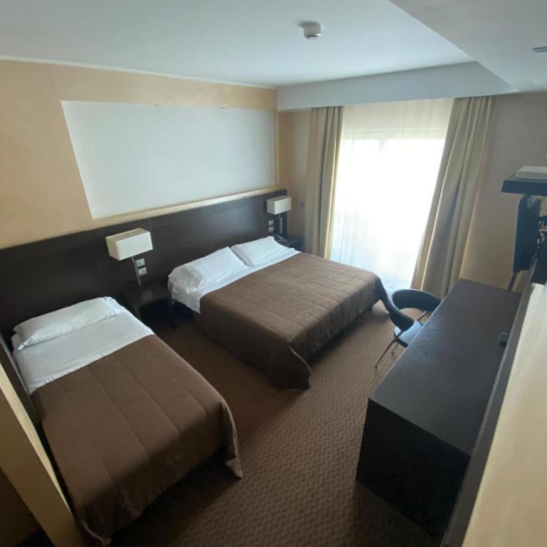 E' Hotel - Camera Tripla - 3