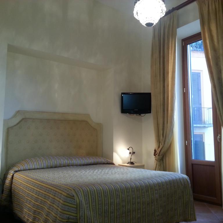 Divina House B&B - Camera Matrimoniale con Balcone - 4
