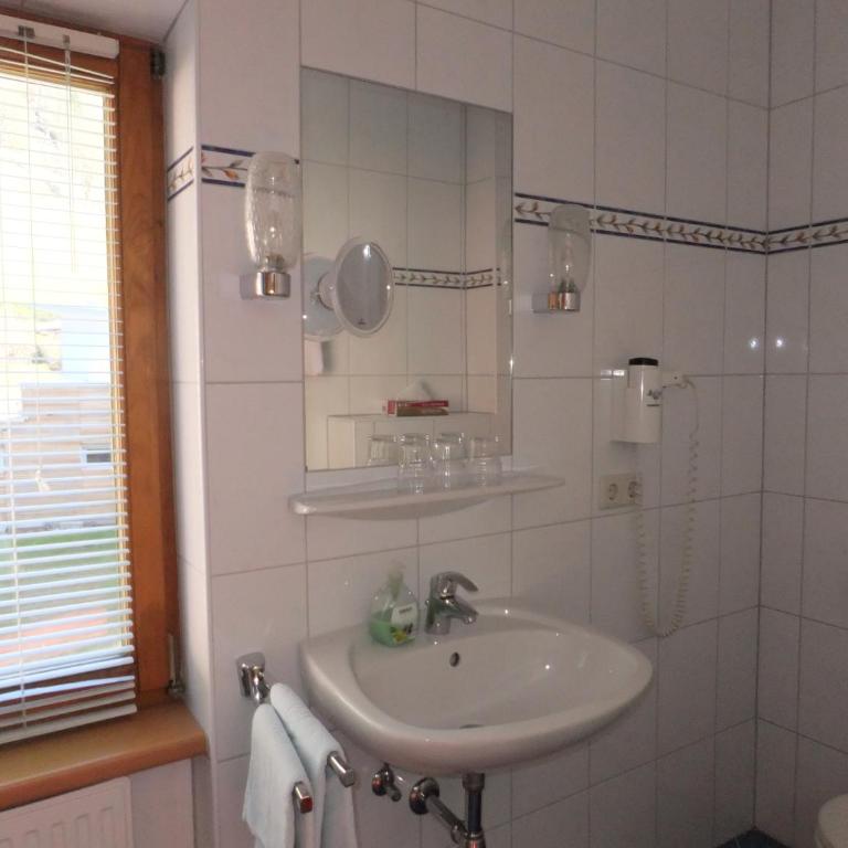 Apart-Pension Oberreiter - Classic Doppel-/Zweibettzimmer mit Balkon - 2