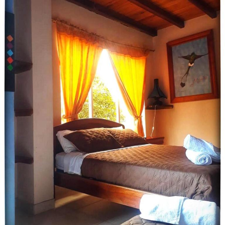 Casa Cultural Mindo - Habitación Triple con balcón - 2