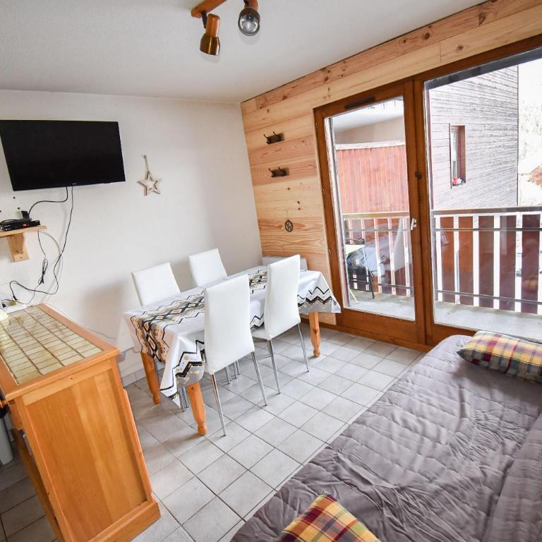Le Pied des Pistes A13, Joli Studio tout confort 4 pers, vue vallée imprenable, DRAPS NON COMPRIS - Studio - Vue sur Montagne - 4