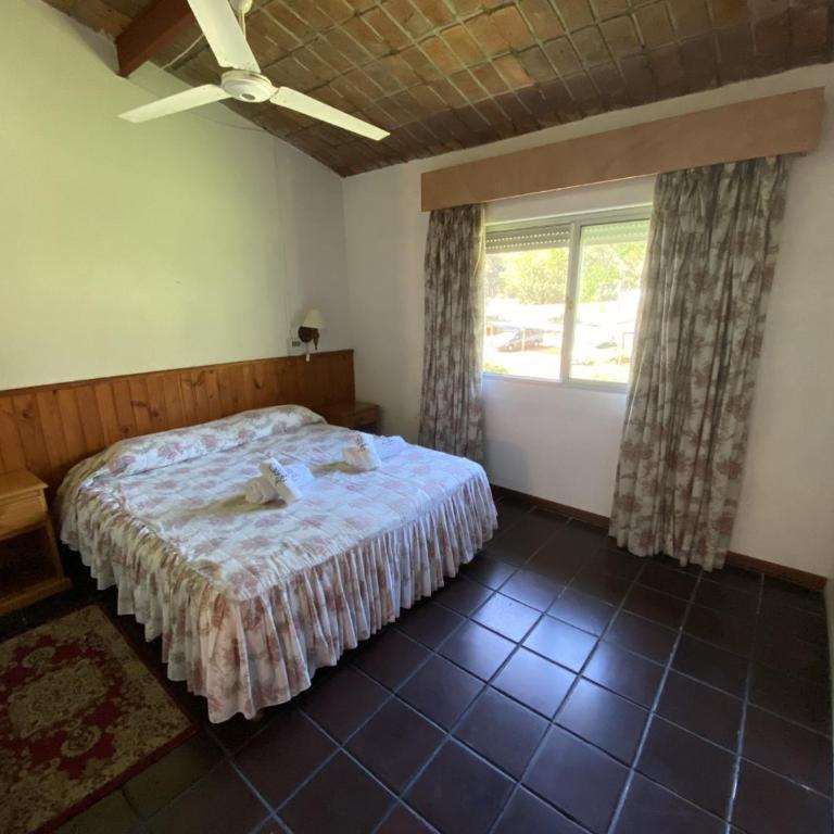 Hotel La Ballena - Quadruple Room - 1