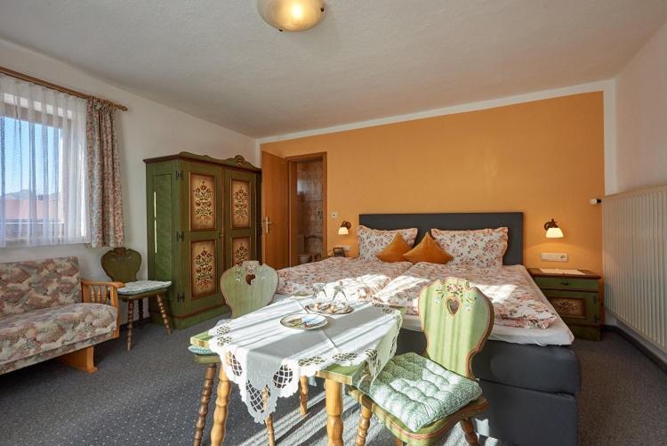 Gästehaus Häuslweber - Doppelzimmer mit eigenem Bad - 1