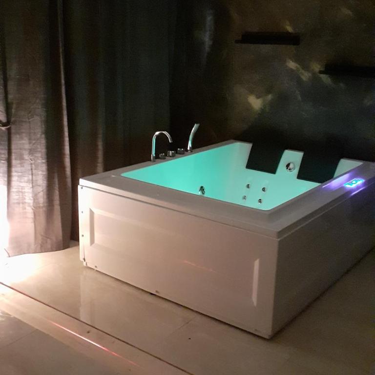 Gold House - Suite Deluxe con Vasca Idromassaggio - 5