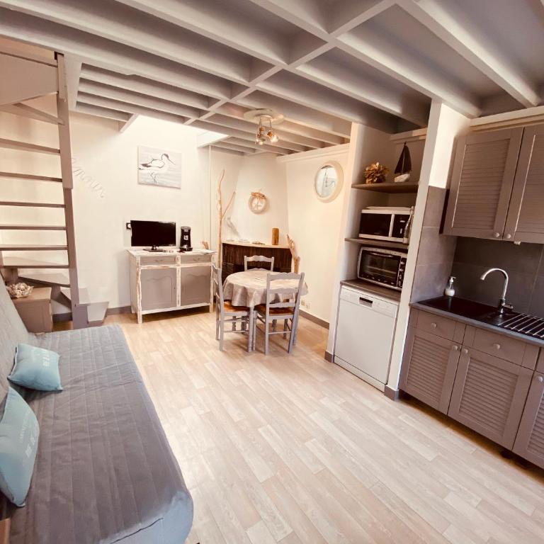La Cabourgeaise - One-Bedroom Apartment - 1