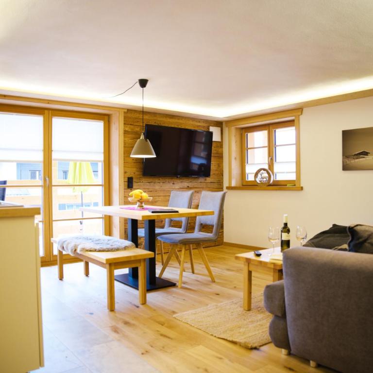 Leos Alpenchalet - inclusive Sommer Bergbahnticket und E-Auto Ladestation - Apartment mit 2 Schlafzimmern - 1