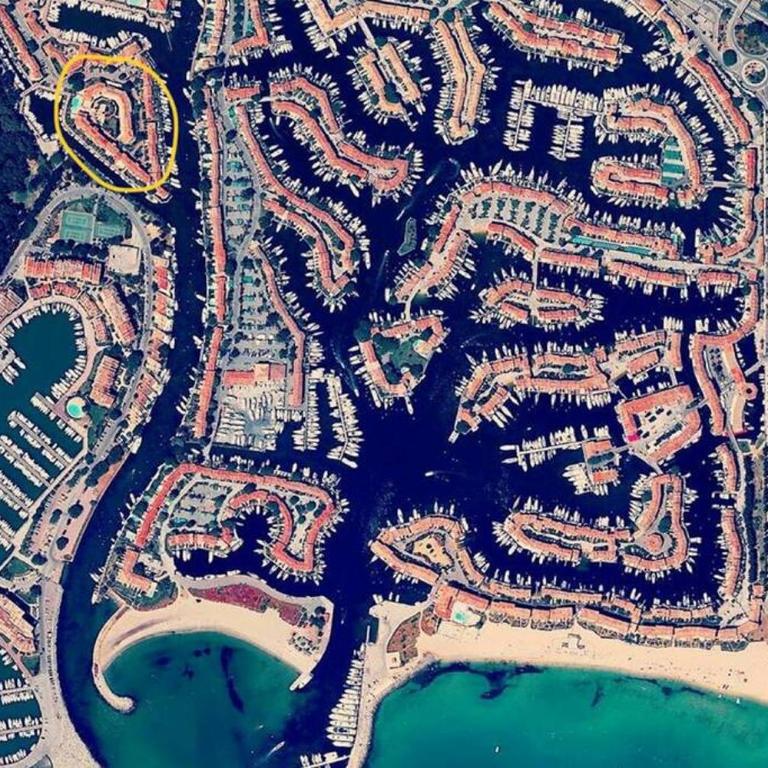 2 bedrooms, 15 min walk to beach, AC, pool & fiber internet in a quiet, private gated domain 5kms to St Tropez - Two-Bedroom Apartment - 29